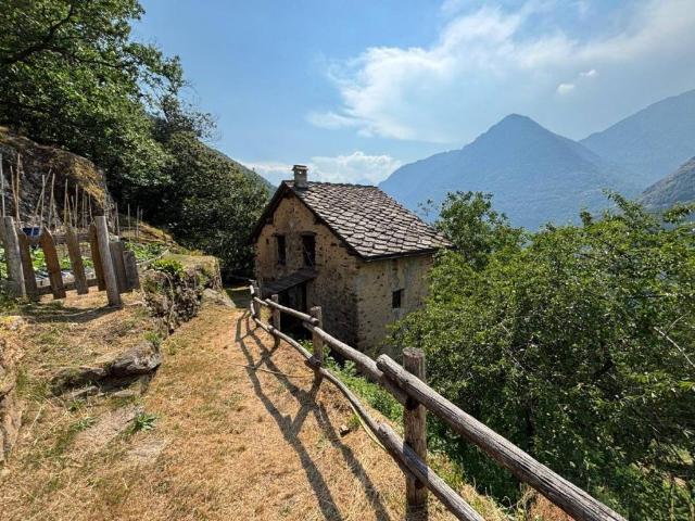 Rustico in vendita a Perloz, Aosta
