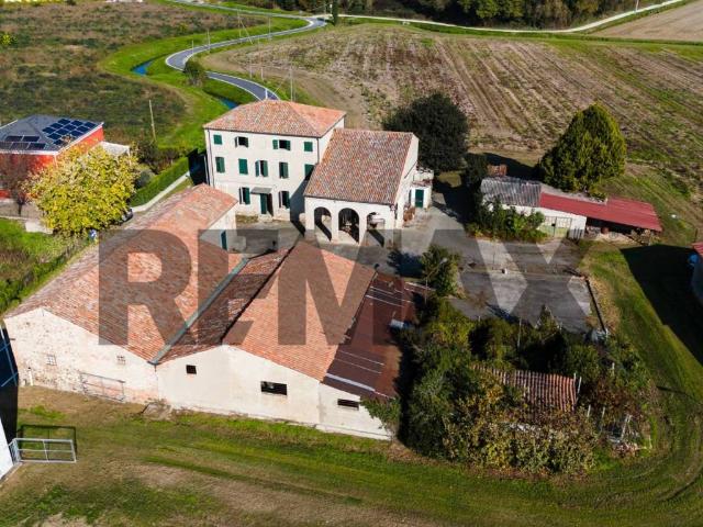 Rustico in vendita a Pernumia, Padova