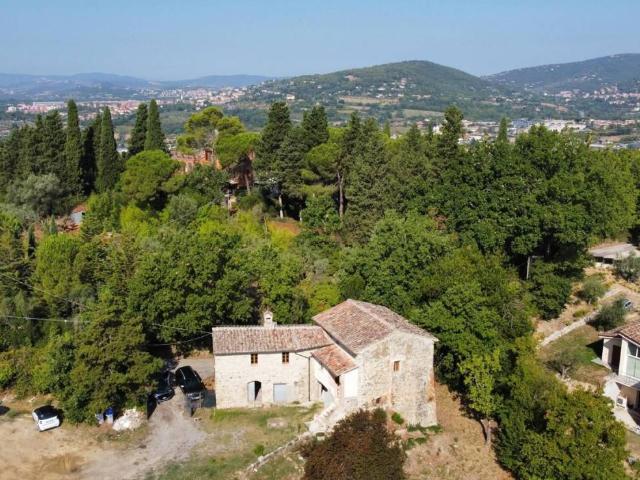 Rustico in vendita a Perugia