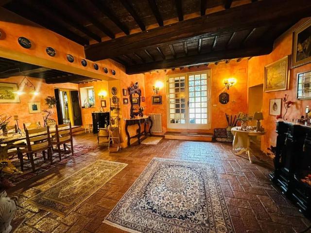 Rustico in vendita a Chiugiana, Corciano