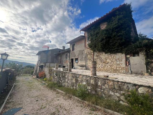 Rustico in vendita a Colognola, Cenerente