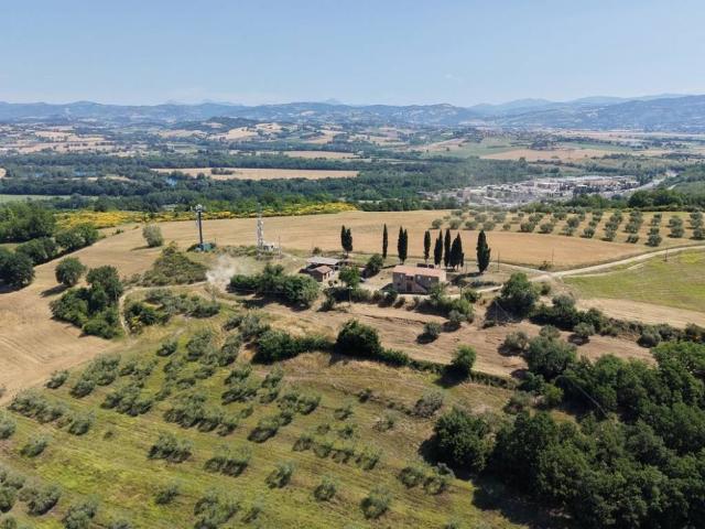 Rustico in vendita a Torgiano, Umbria