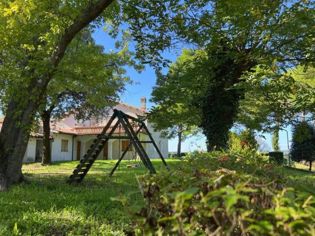 Rustico in vendita a Case la Valle di Tresole, Pesaro