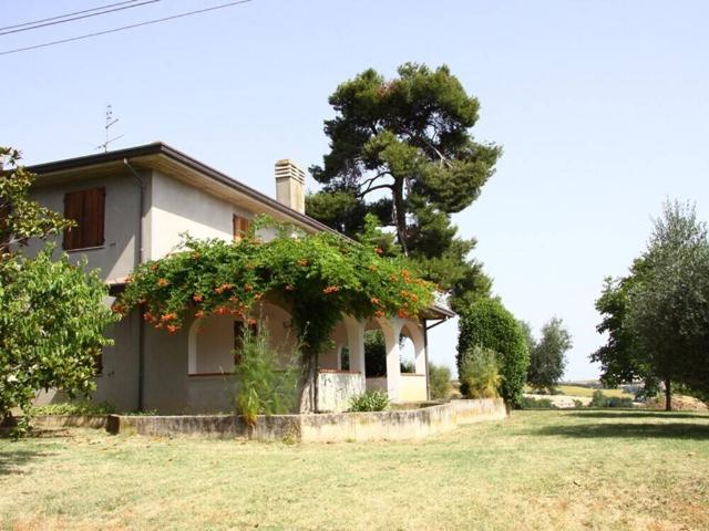 Rustico in vendita a Monteciccardo, Marche