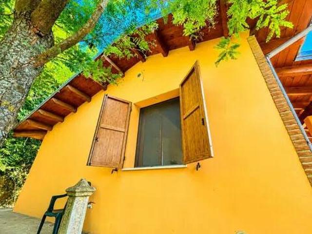 Rustico in vendita a Villa Fastiggi, Marche