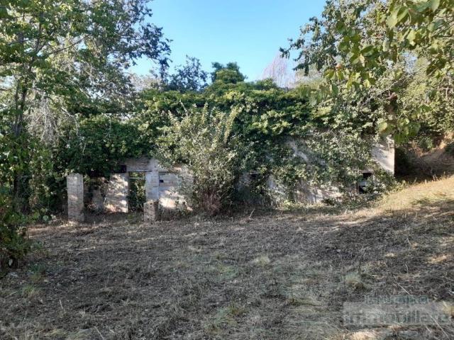 Rustico in vendita a Villa Fastiggi, Marche