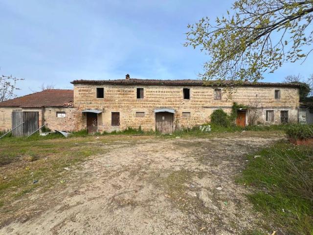 Rustico in vendita a Tre Ponti, Marche
