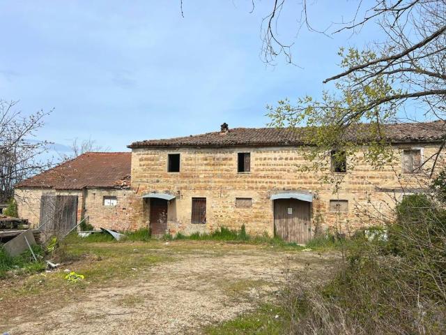 Rustico in vendita a Tre Ponti, Marche