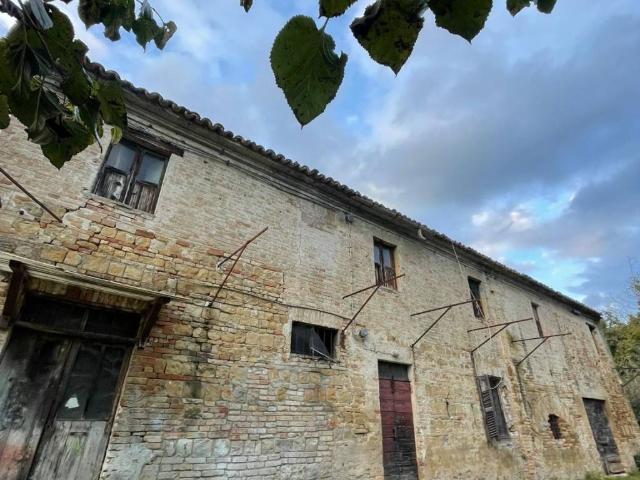 Rustico in vendita a Santa Maria delle Fabbrecce, Pesaro
