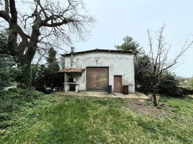 Rustico in vendita a Casteldimezzo, Marche
