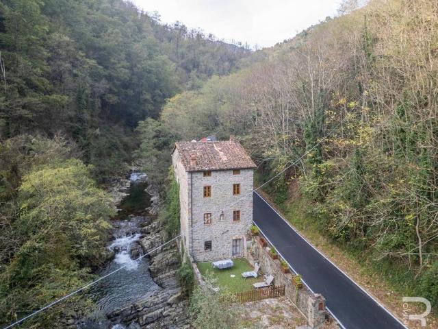 Rustico in vendita a Uzzano E Castello, Toscana