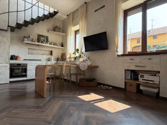 Rustico in vendita a Pessano Con Bornago, Lombardia