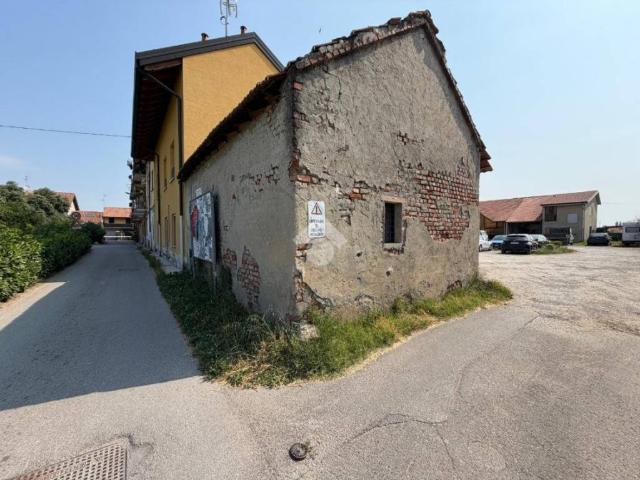 Rustico in vendita a Pessano Con Bornago, Lombardia