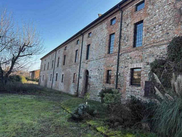Rustico in vendita a Piacenza, Reggio Emilia