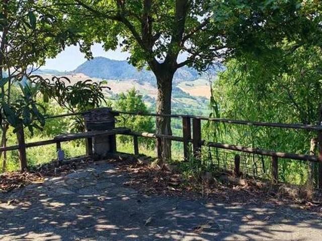 Rustico in vendita a Gadignano, Pianello Val Tidone