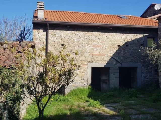 Rustico in vendita a Livignano, Piazza al Serchio