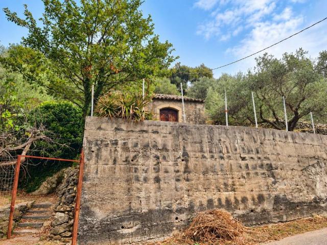 Rustico in vendita a Piedimonte Etneo, Catania