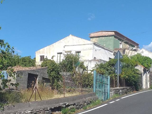 Rustico in vendita a Piedimonte Etneo, Sicilia