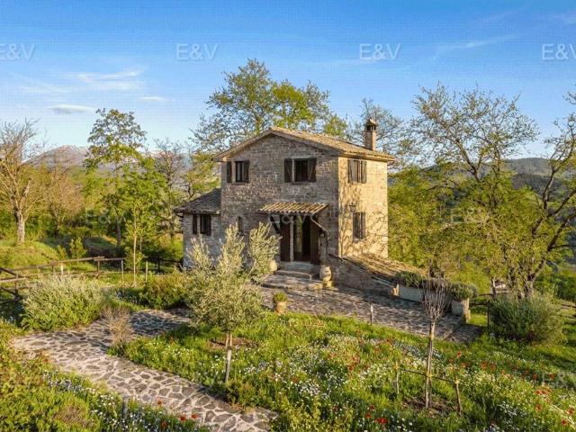 Rustico in vendita a Pietralunga, Umbria