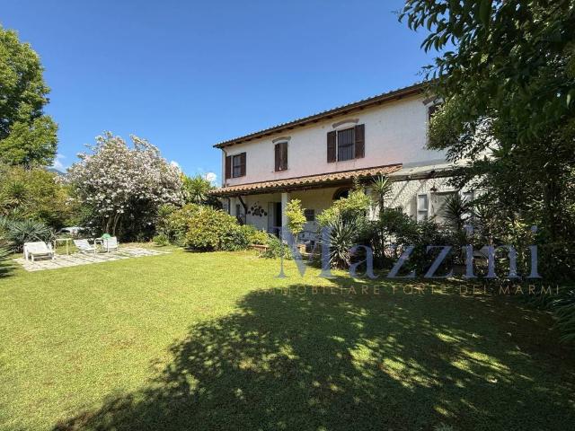 Rustico in vendita a Vaiana, Forte Dei Marmi