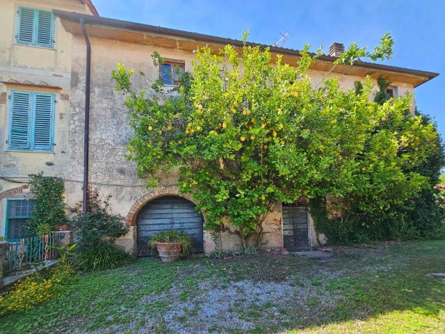 Rustico in vendita a Tonfano, Toscana