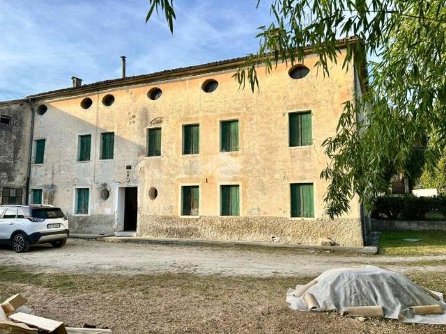 Rustico in vendita a Crespano Del Grappa, Veneto