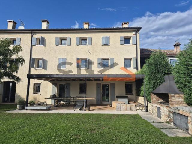 Villa Indipendente in vendita a Crespano Del Grappa, Veneto