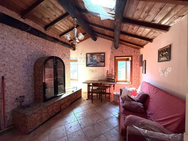 Rustico in vendita a Pieve Di Teco, Liguria