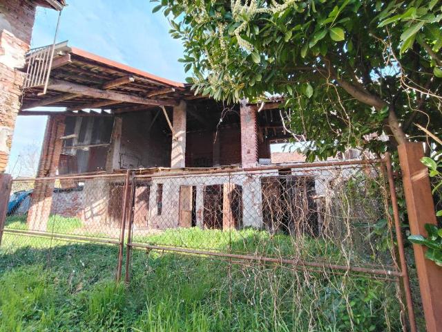 Rustico in vendita a Pieve Porto Morone, Lombardia