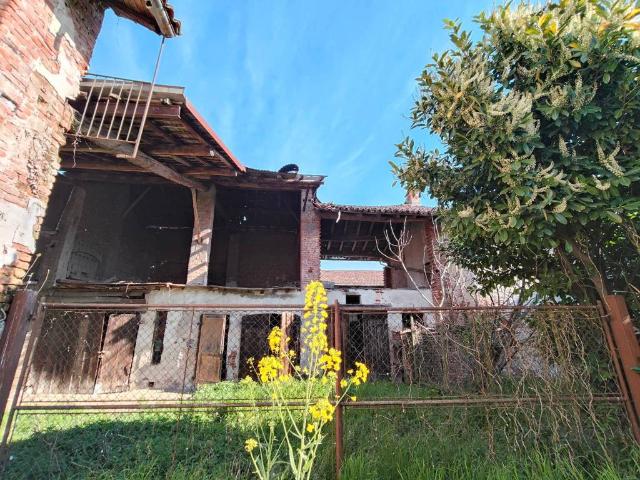 Rustico in vendita a Pieve Porto Morone, Lombardia