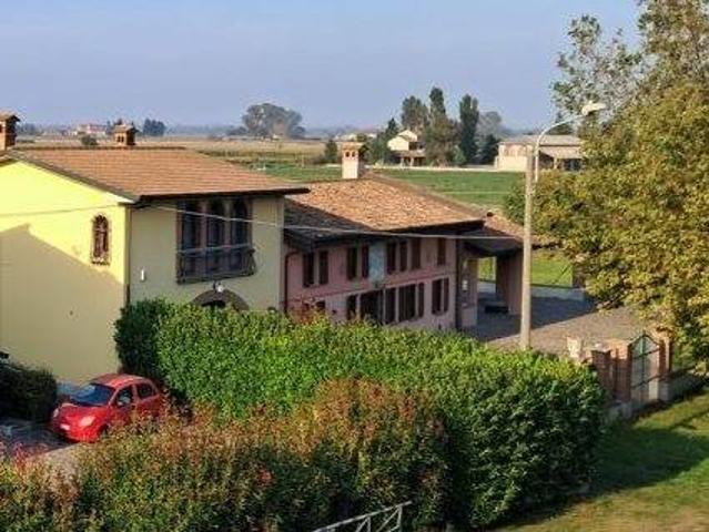 Rustico in vendita a Pieve Porto Morone, Lombardia