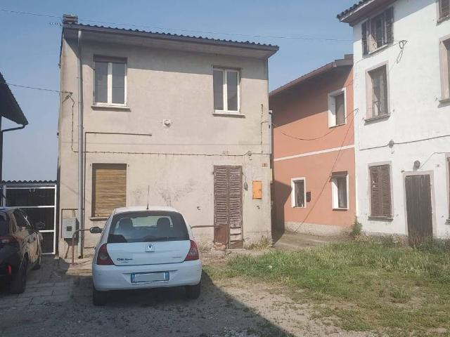 Rustico in vendita a Pieve Porto Morone, Lombardia