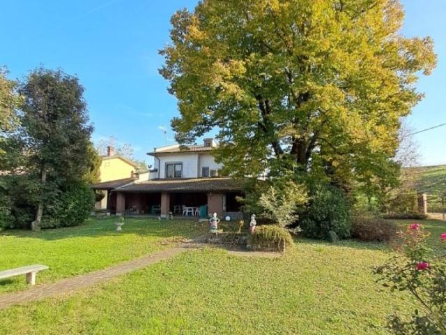 Rustico in vendita a Pieve Porto Morone, Lombardia