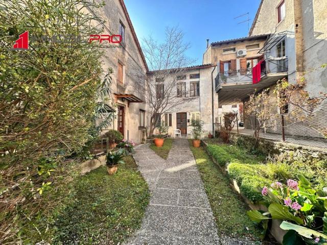 Villa Schiera in vendita a Piovene Rocchette, Veneto