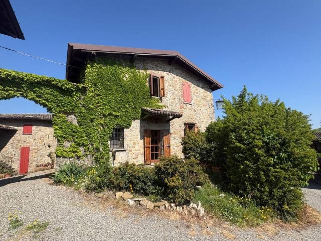 Rustico in vendita a Alta Val Tidone, Piozzano