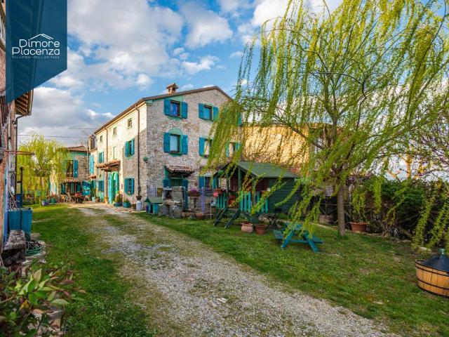 Rustico in vendita a Agazzano, Reggio Emilia