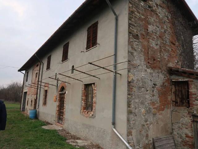 Rustico in vendita a Podenzano, Piacenza