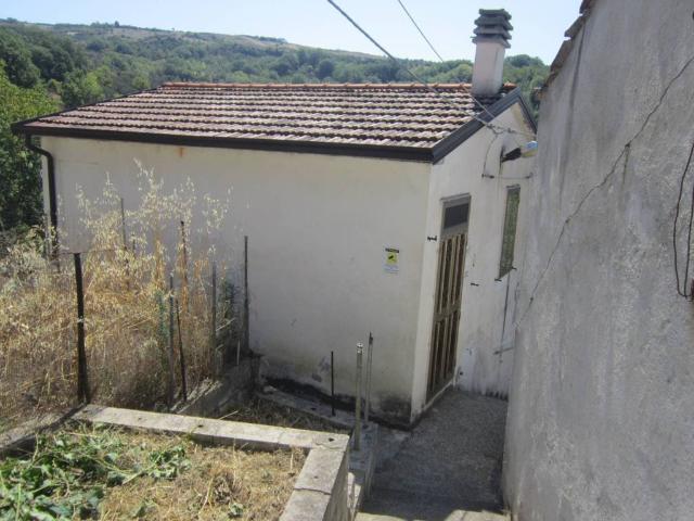 Rustico in vendita a Poggio Sannita, Molise