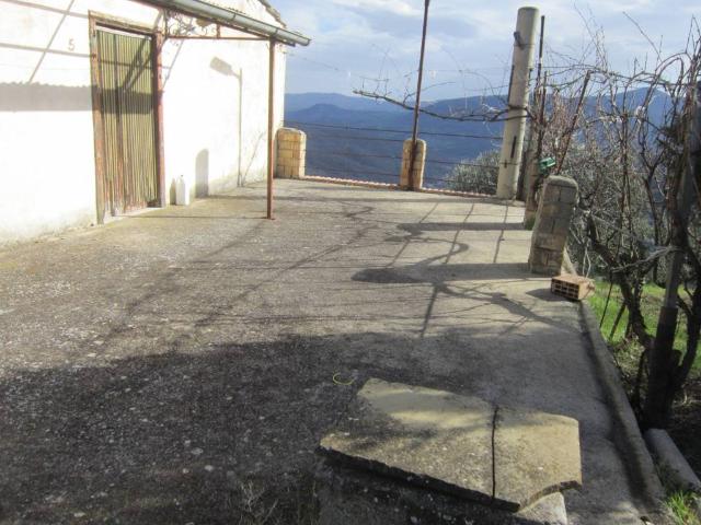 Rustico in vendita a Poggio Sannita, Molise
