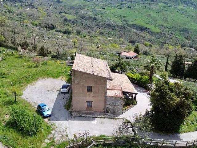 Rustico in vendita a Polizzi Generosa, Sicilia