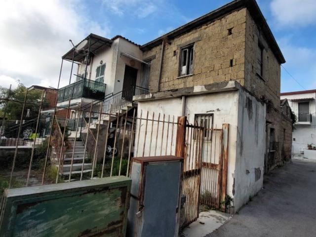 Rustico in vendita a Pollena Trocchia, Campania