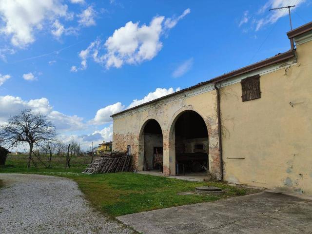 Rustico in vendita a Polverara, Veneto