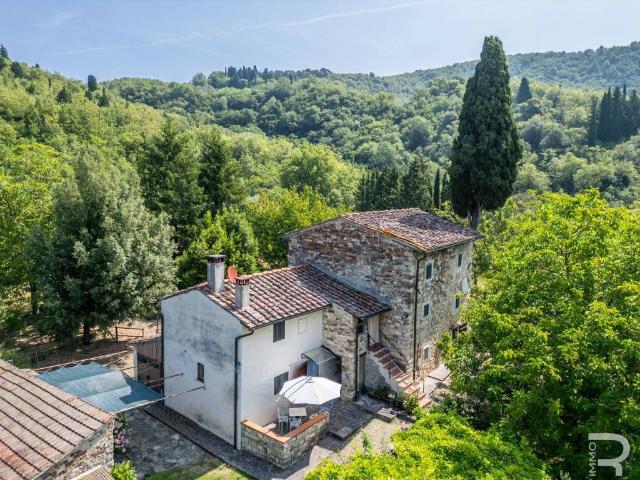 Rustico in vendita a Unione di Comuni Valdarno e Valdisieve, Pontassieve