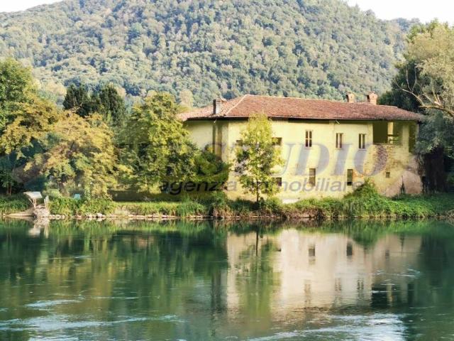 Rustico in vendita a Pontida, Lombardia