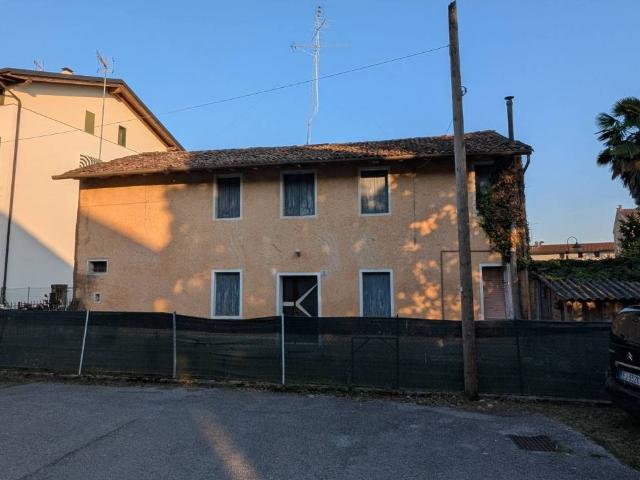 Rustico in vendita a Torre, Pordenone