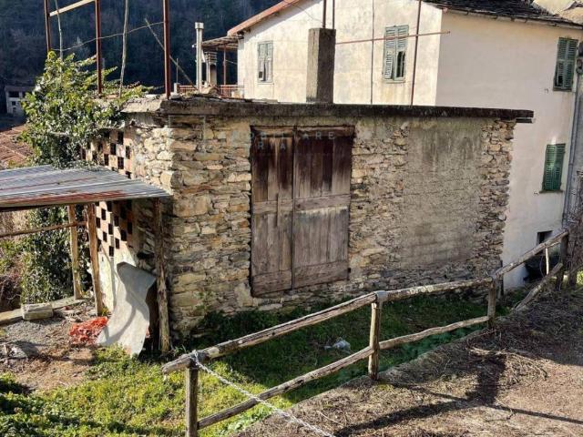 Rustico in vendita a Pornassio, Liguria