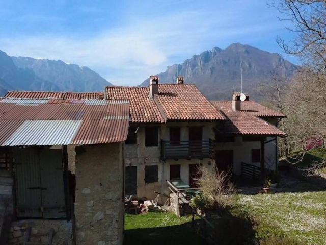 Rustico in vendita a Posina, Veneto