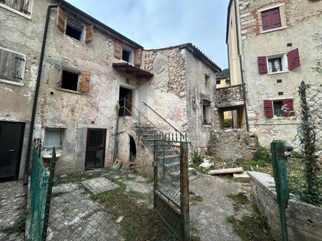 Rustico in vendita a Pove Del Grappa, Veneto