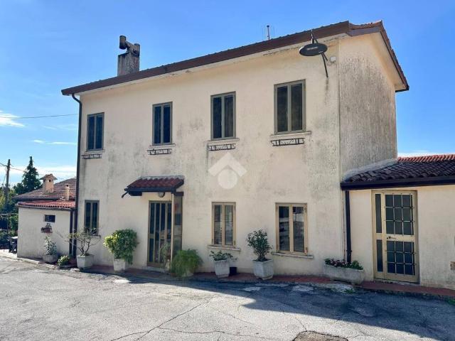 Rustico in vendita a Pove Del Grappa, Veneto