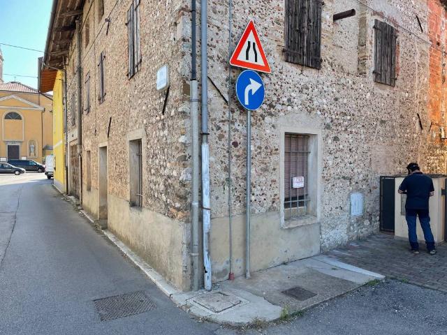 Rustico in vendita a Pozzuolo Del Friuli, Friuli-Venezia Giulia